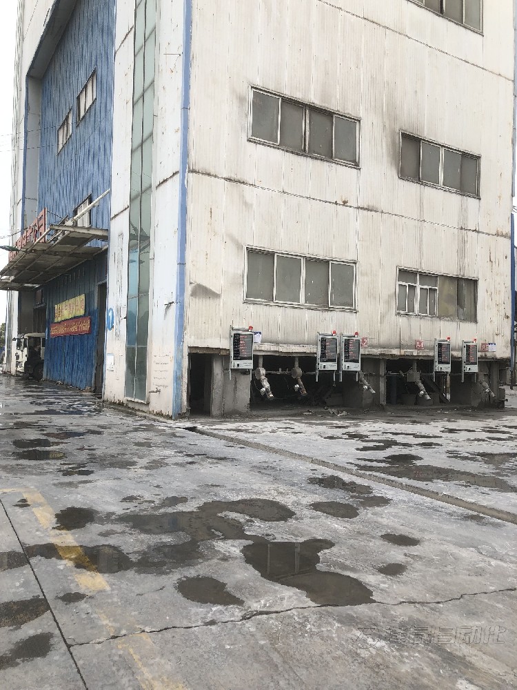 大街上裝混凝土的大卡車，為什么要邊走邊轉(zhuǎn)？看完長(zhǎng)見(jiàn)識(shí)了
